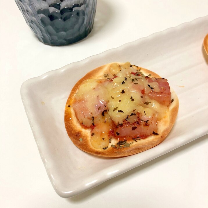 餃子の皮でベーコンピザ♪